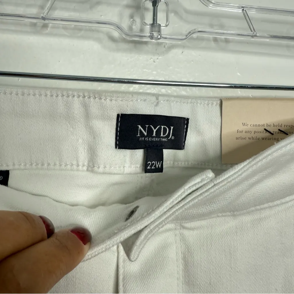 NWT NYDJ Capris with Double Snap Side Slits Jean Optic‎ White Size 22W - Image 5