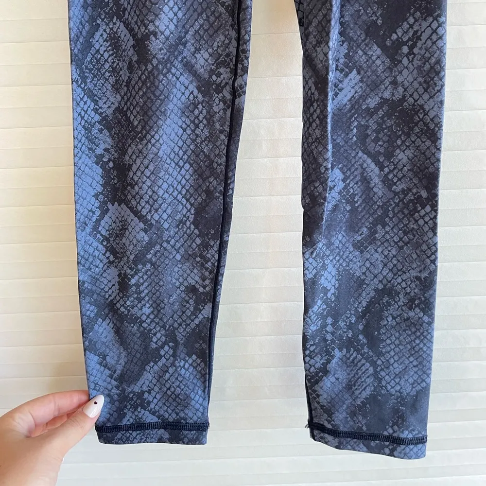 Aerie Offline Real Me Snakeskin Crossover 7/8 Leggings - Image 4