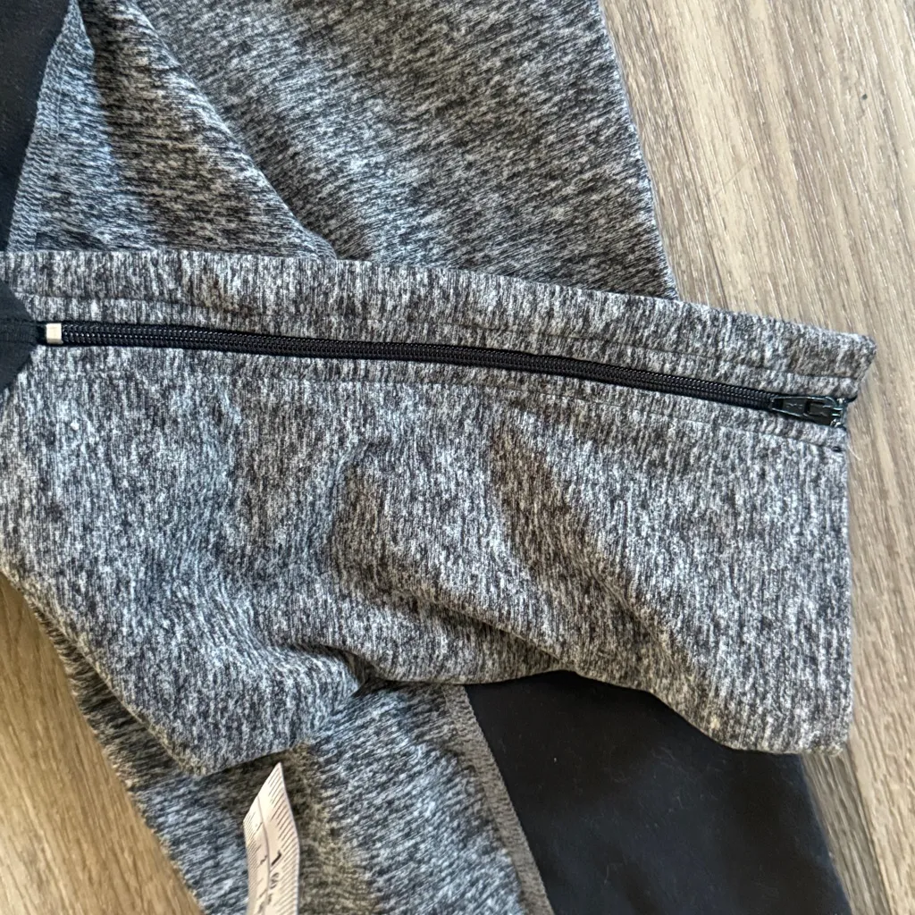 Beyond Yoga Charcoal and Black Leggings Mid Rise Color block with Zip - Image 4