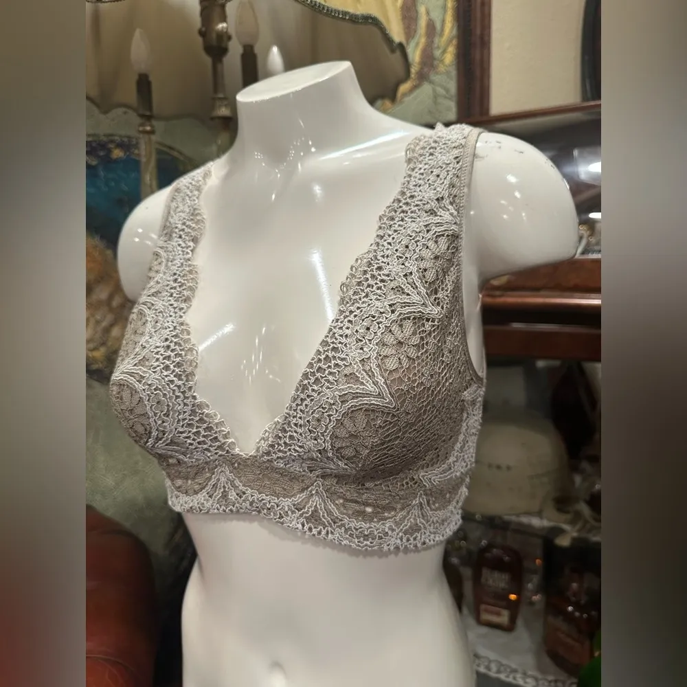 EUC Victoria's Secret Beige Floral Lace Long Line Deep V-Plunge Lined Bralette - Image 2
