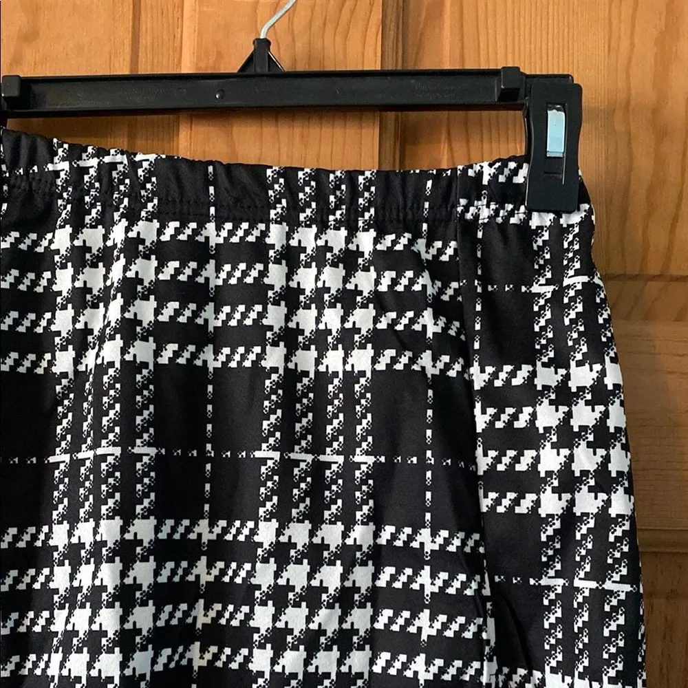 Shein Size Extra Small XS Women's Teen Girl Classic Black and White Plaid Skirt - Image 2