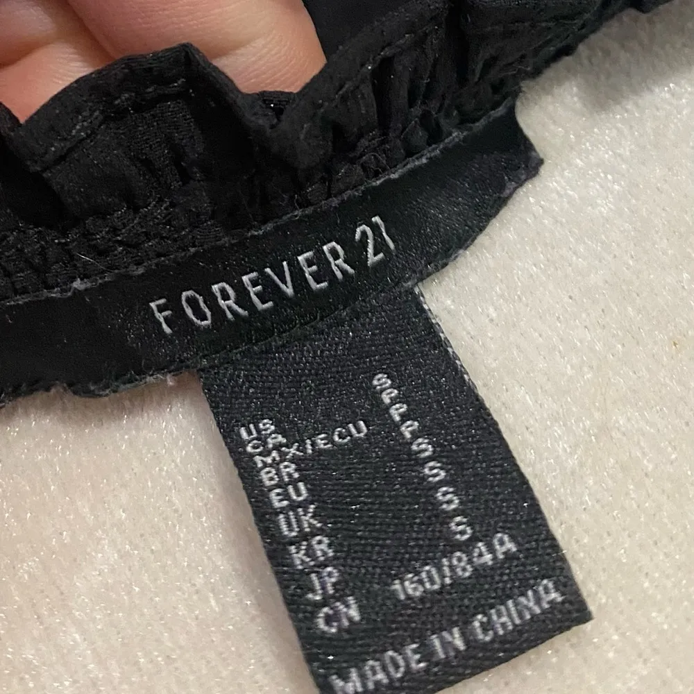 Forever 21 Black Ruffled Cropped Tank Top - Image 2