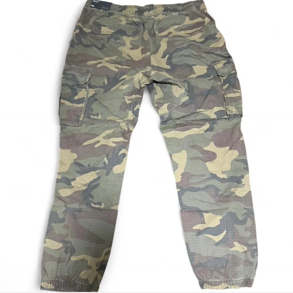 Camouflage Track Pants Green Size undefined - Image 2