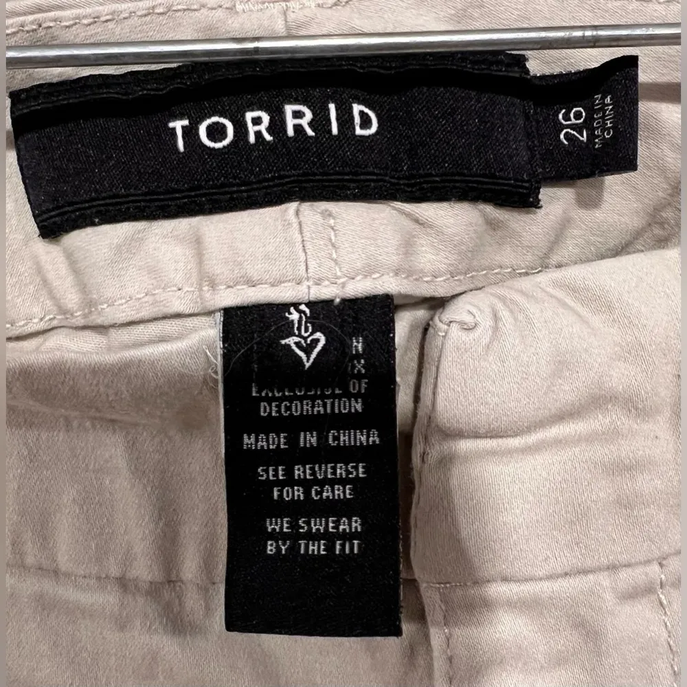 Torrid Shorts sz 26 - Image 3