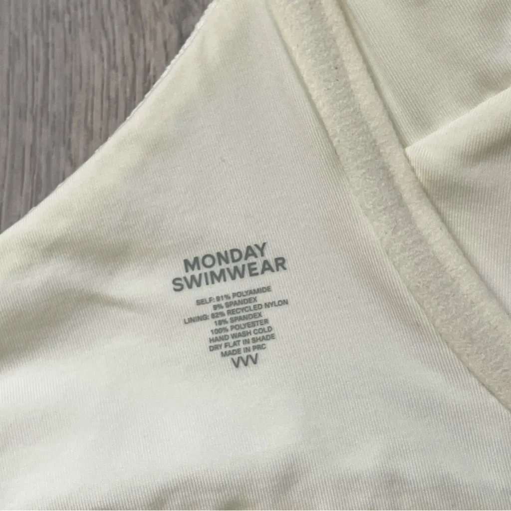 Monday Swimwear Top cala roja underwire womens Cream (size VVV) beach minimalist - Image 4