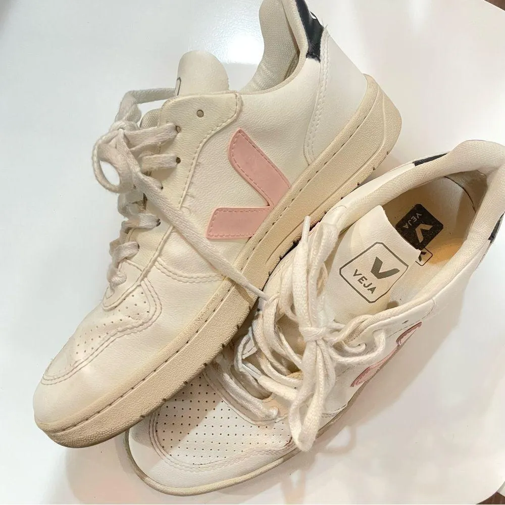 VEJA V-10 VEGAN WHITE PETALE BLACK 2.0625 - Image 4