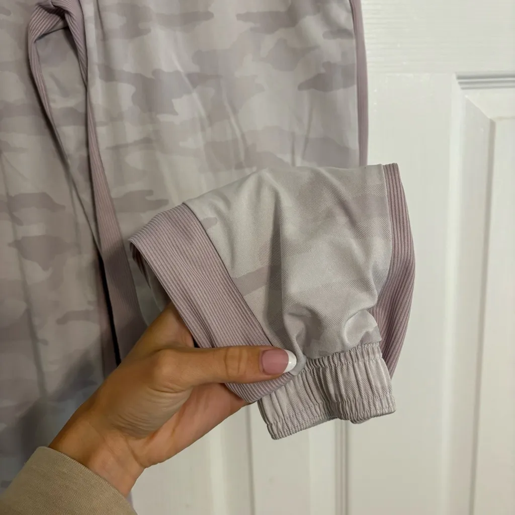 ATHLETA Brooklyn Camo Lined Jogger - Image 7