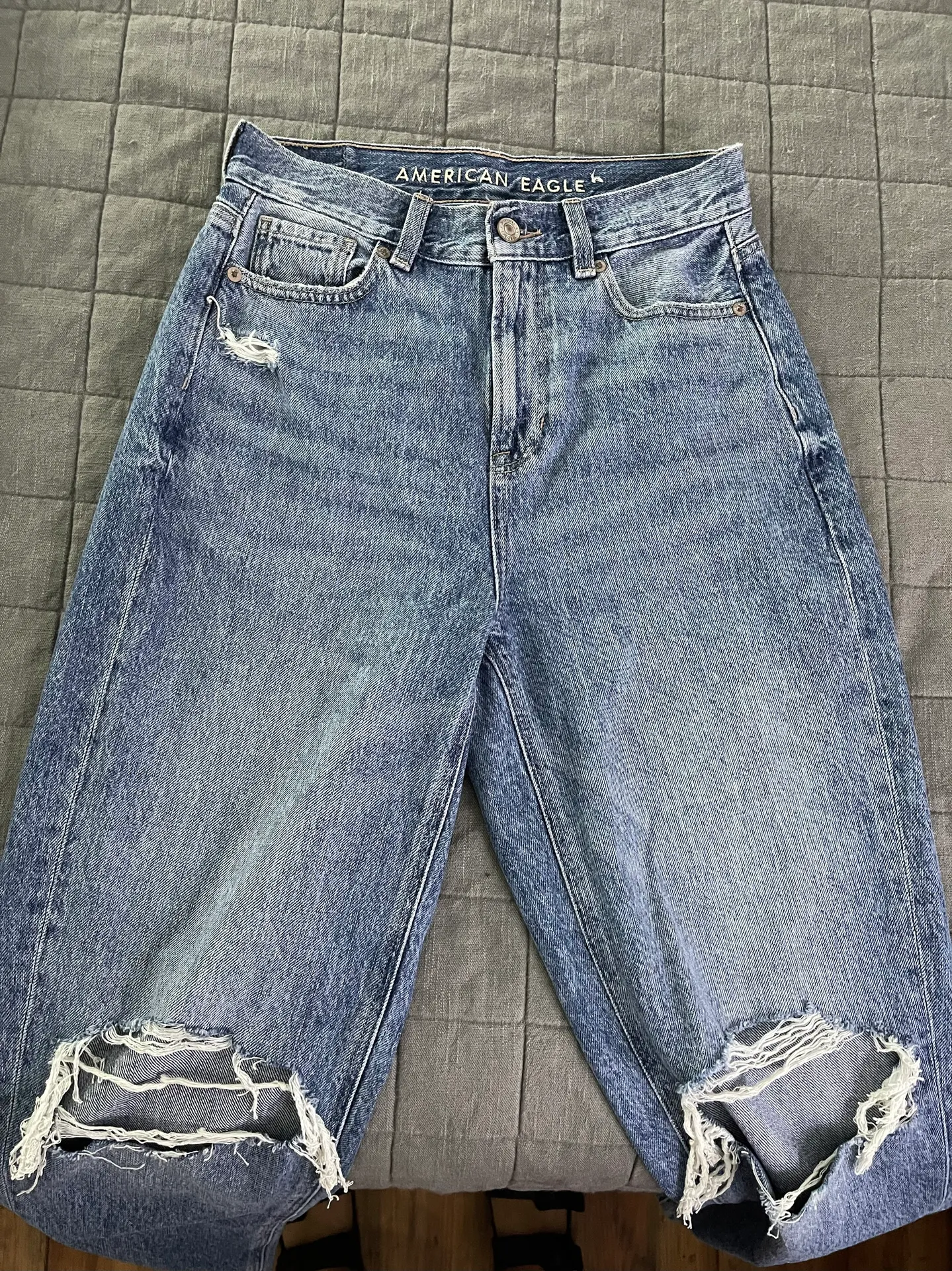 American Eagle Relaxed Mom Jeans - Image 2