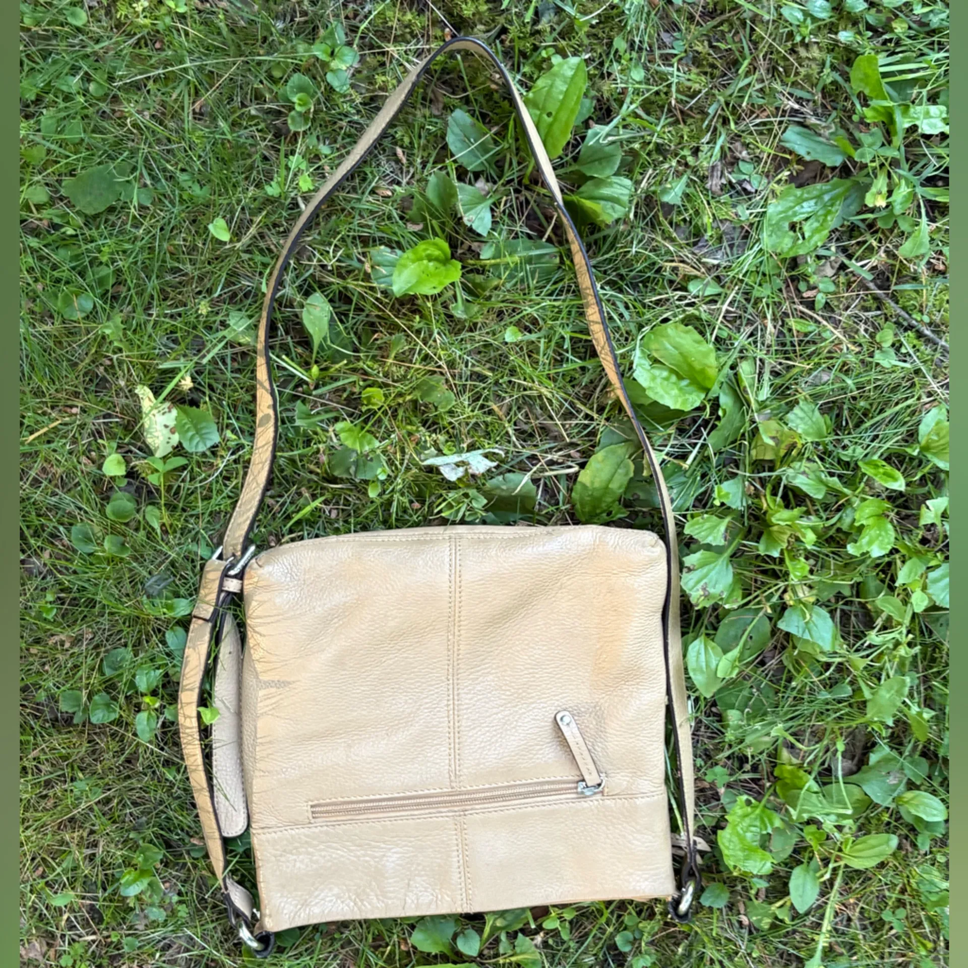 Tignanello Tan Leather Crossbody Bag‎ Pocketbook Purse Everyday Casual - Image 4