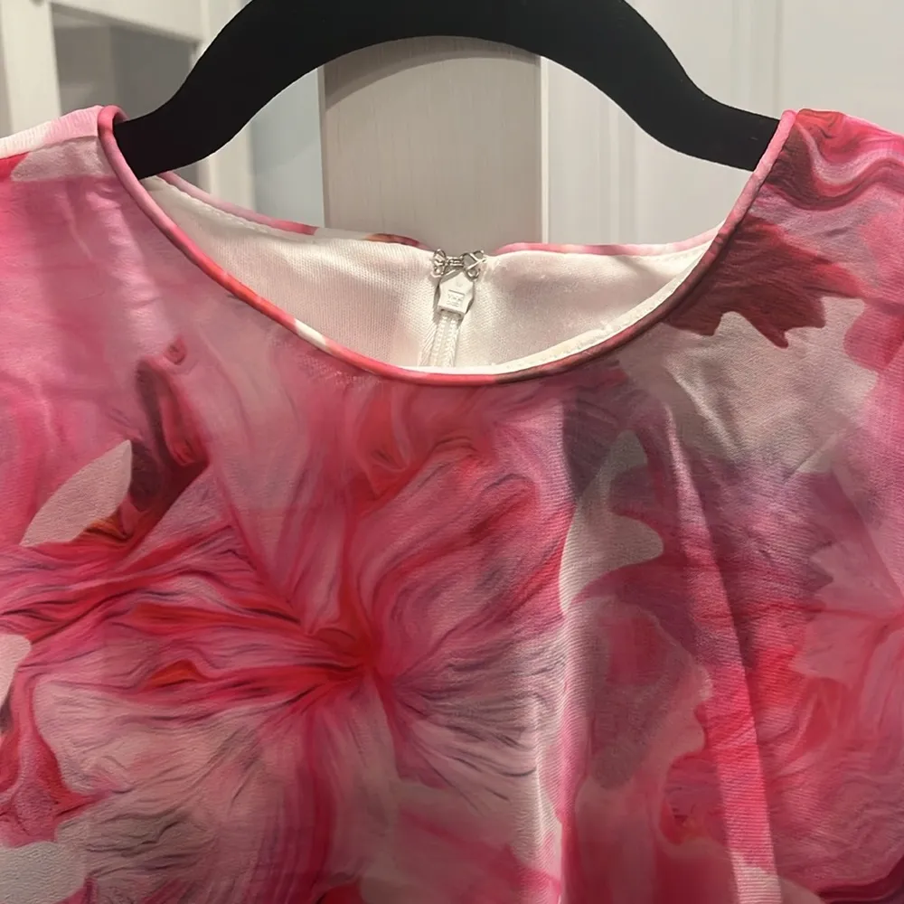 MAC DUGGAL (NWT) Pink Floral Print High Neck Ruffle Hem Cape Mini Dress, Size 0 - Image 4