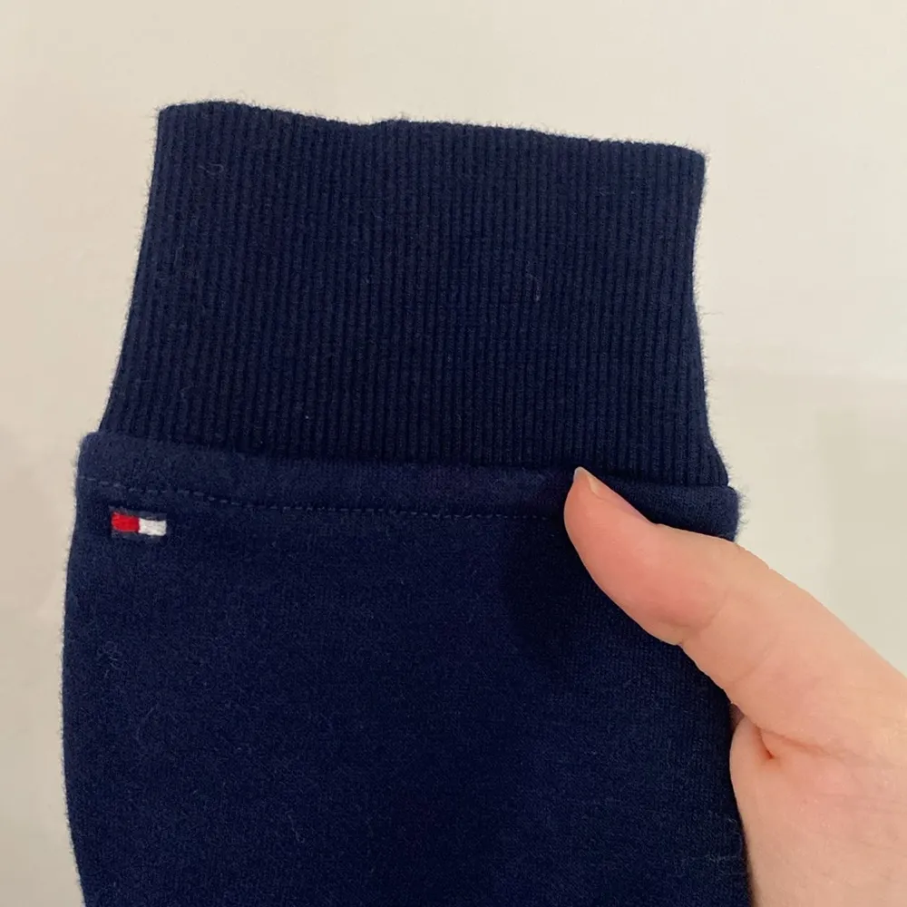 Tommy Hilfiger navy spellout logo graphic sweatshirt size S - Image 8