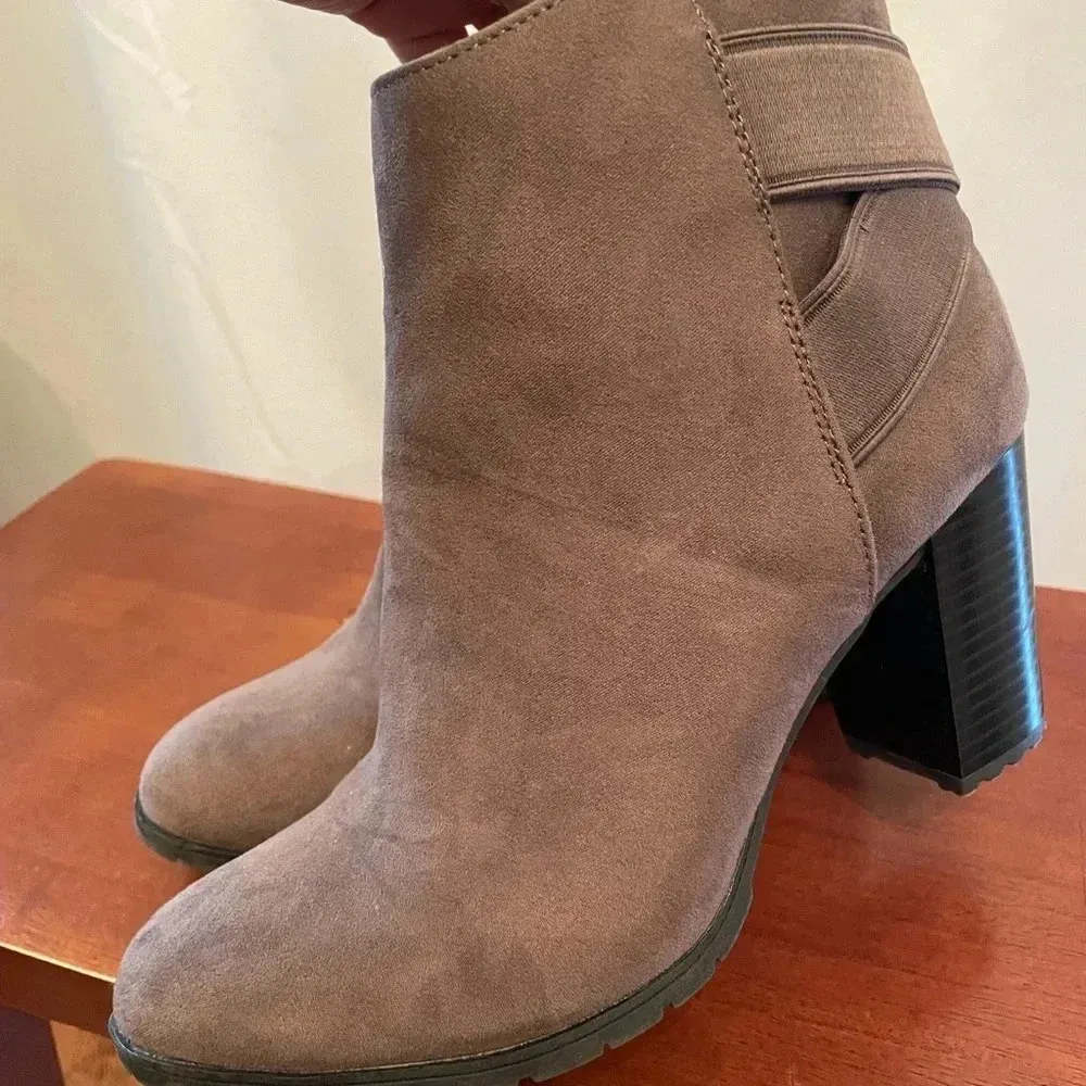 A New Day Candyce Bootie‎ heeled -brown - size 6.5 - Image 8