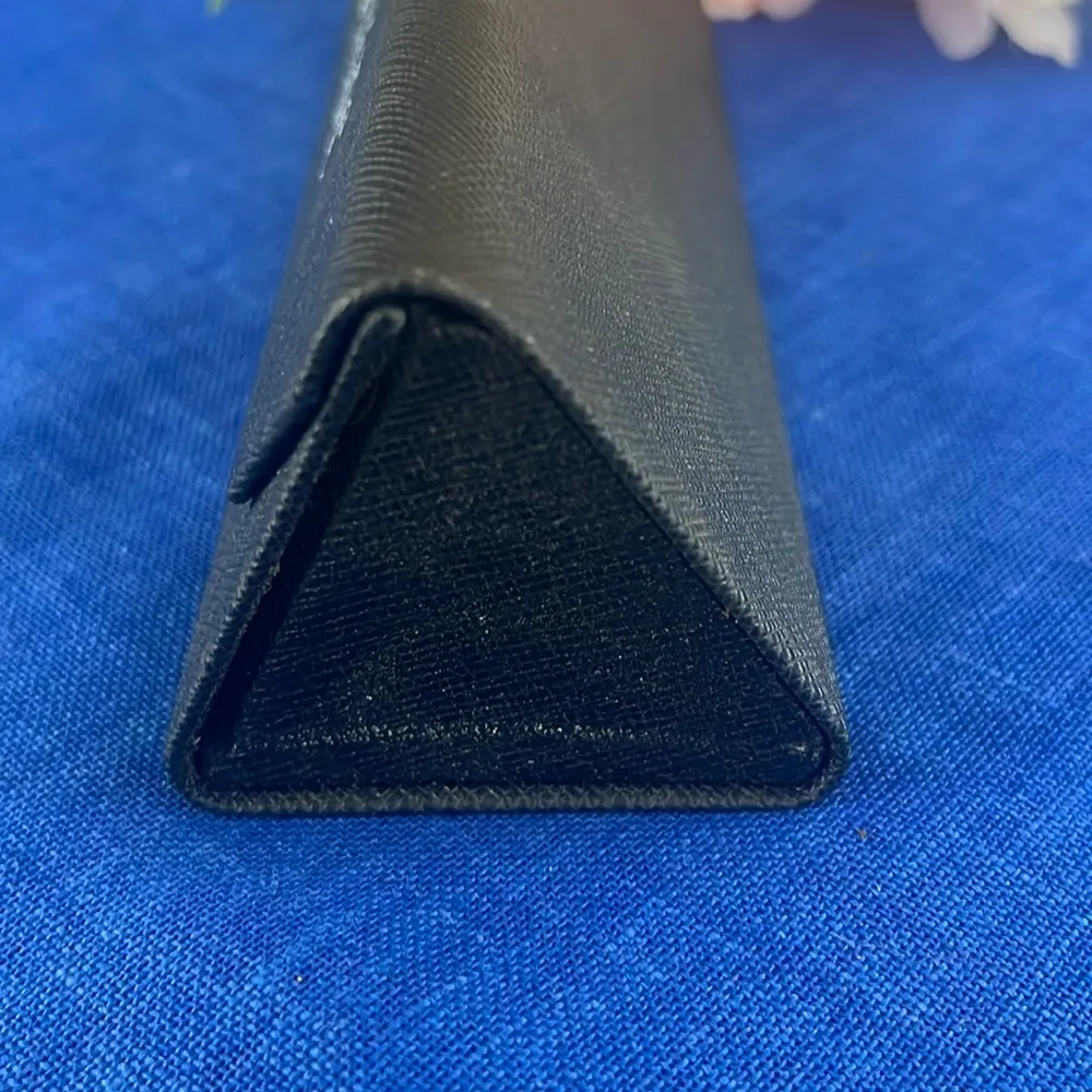 KAREN KANE Triangular Folding COLLAPSIBLE Eyeglass Case -Black - - Image 2