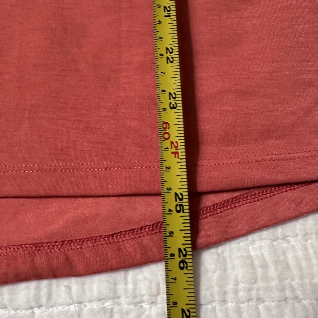 Under Armour Woman’s short sleeve tee shirt with an open back cut outs size XL - Image 6