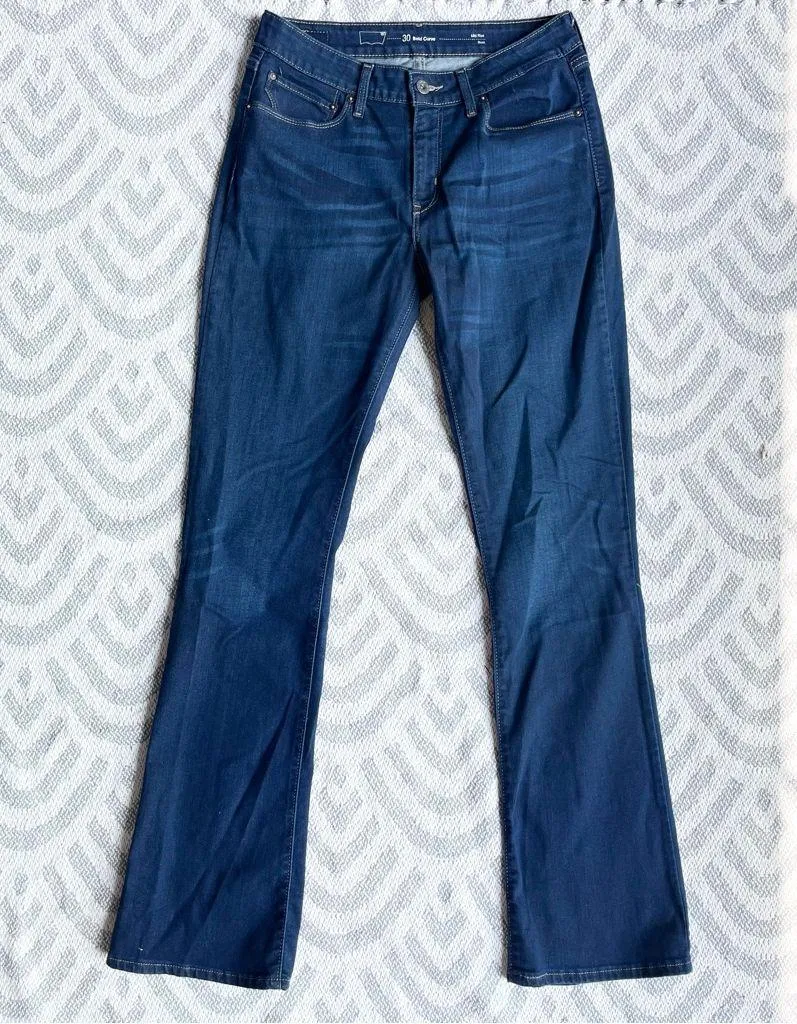 LEVI’S Women’s Bold Curve Mid Rise Boot Cut Dark Wash Blue Denim Jeans 30 - Image 2