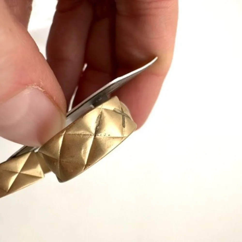 NWT Chico’s small‎ quilted Gold tone small Hoop Earrings classic style mature - Image 4