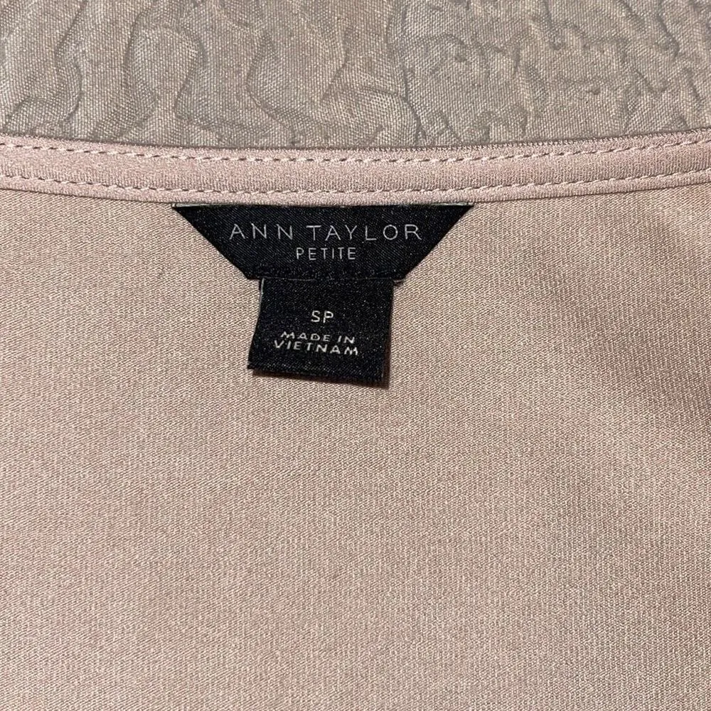 Ann Taylor Petite Long Sleeve Pullover Minimalist Blouse Nude/Tan Size Small Pet - Image 5