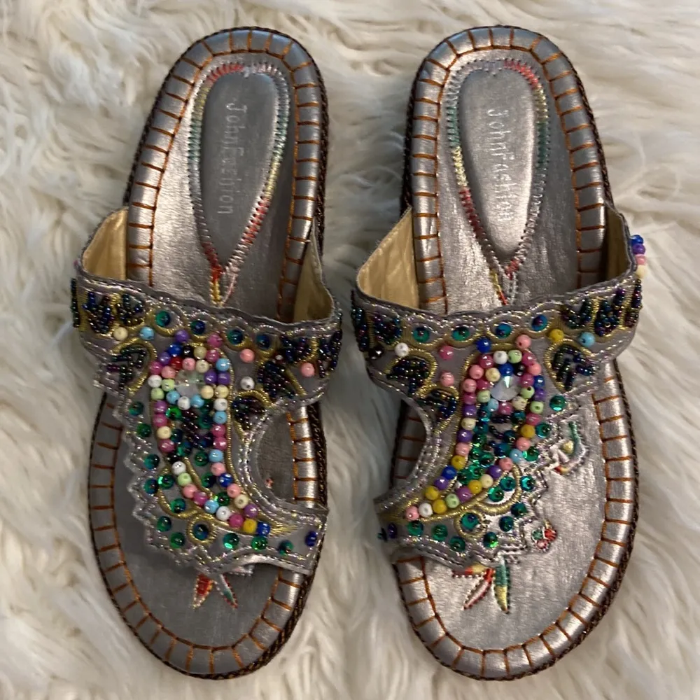 JohnFashion Sandals size 7 BNWOT color silver with lots of beads so cute - Image 12