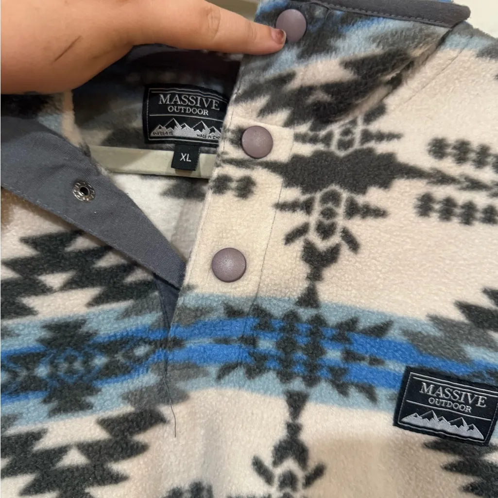 Stylish Blue and Black Patterned sweater xl - Image 5