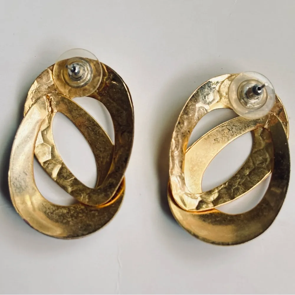 MCM Statement Purple Enamel Swirl Hammered Gold Tone Earrings - Image 8