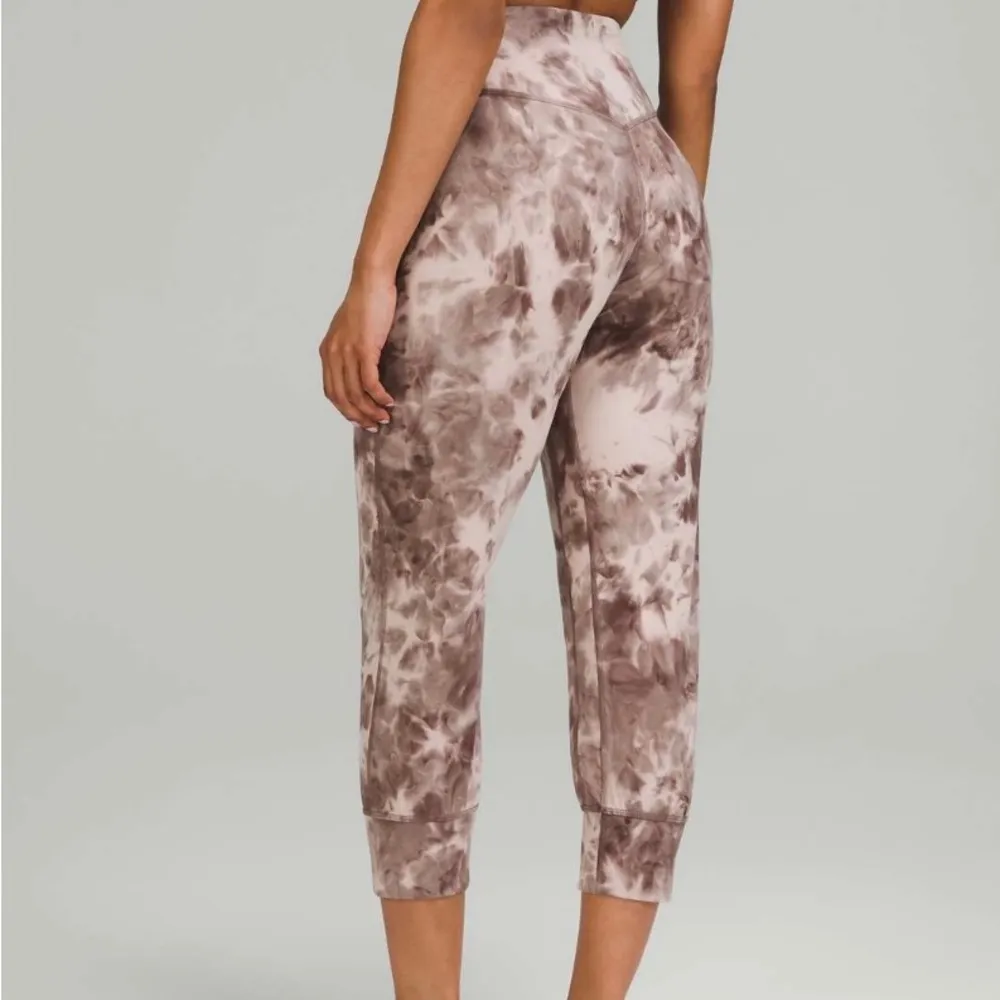 lululemon athletica Align High-Rise Cropped Jogger Diamond Dye -Size 0 - Image 2