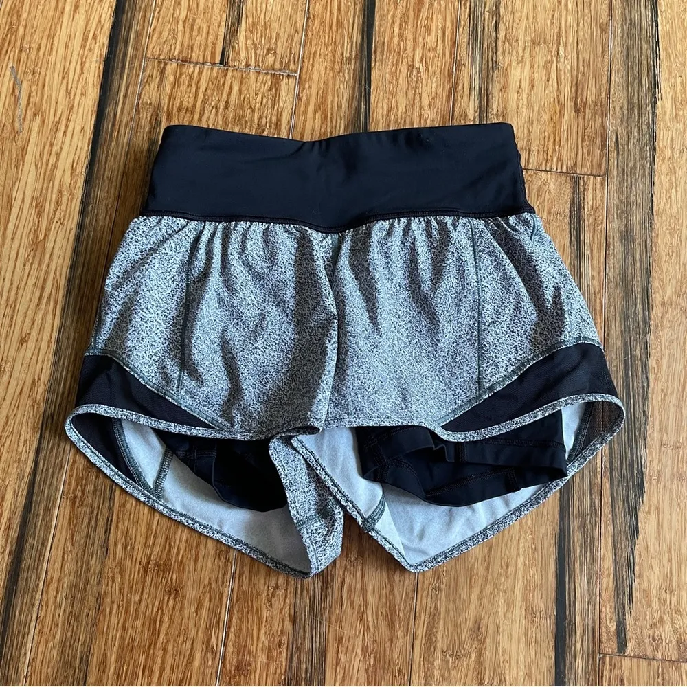 Lululemon Hotty Hot Short Naked 4" Fractal Alpine White Black - Image 2