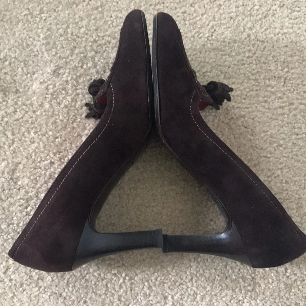 Coach Brown Suede Tassel Pumps sz 7 - Image 7