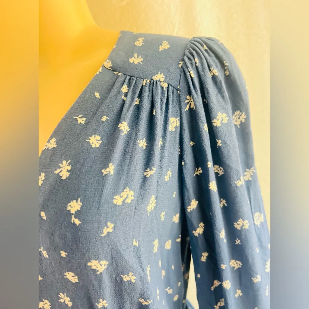 Levi's Sarina Long-sleeve Midi Dress in blue. Size small - Image 9