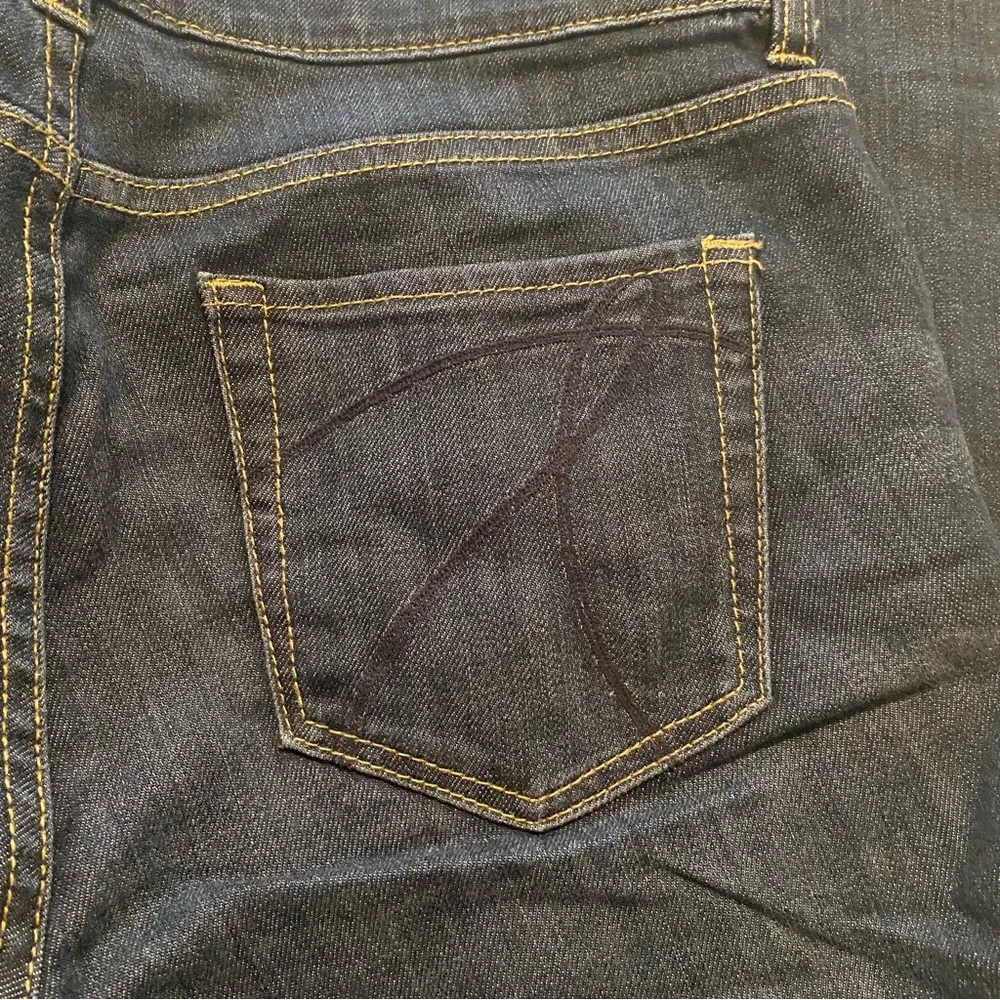 New York and Company Dark Wash Mid-Rise Straight Leg Jean Size 6 - Image 5