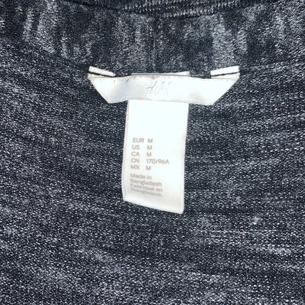H&M grey v-neck sweater - Image 3