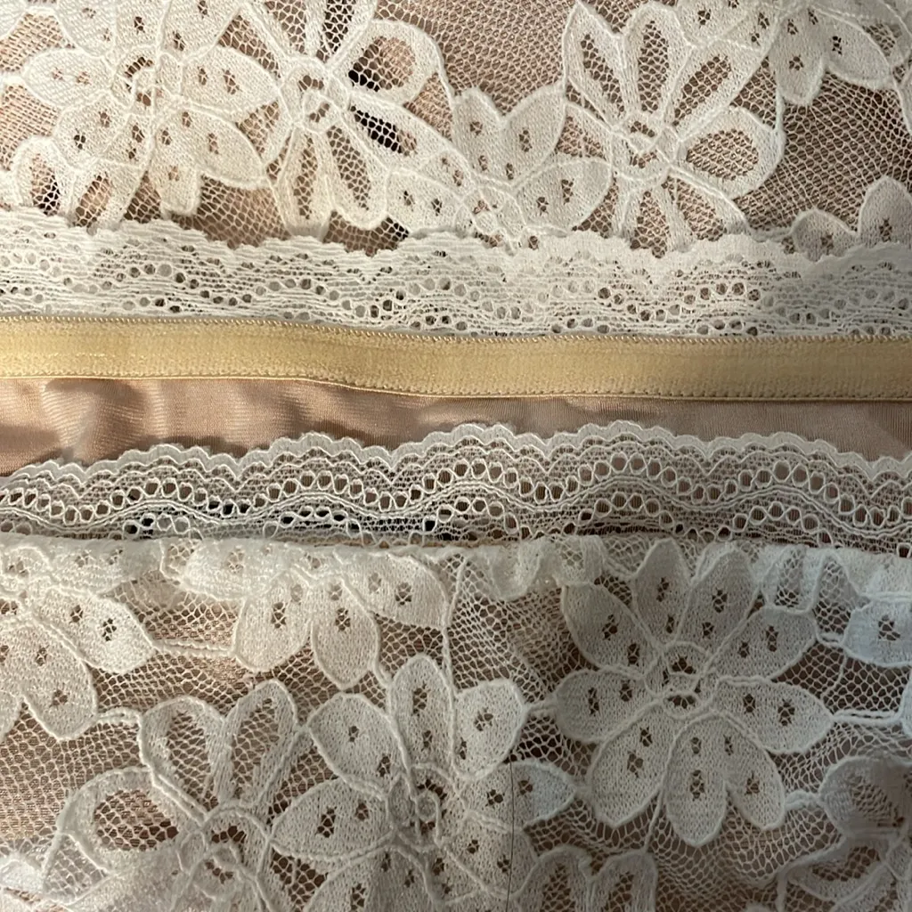 NWT Runaway The Label KINERA Chic White Lace Maxi Dress Size Large - Image 9