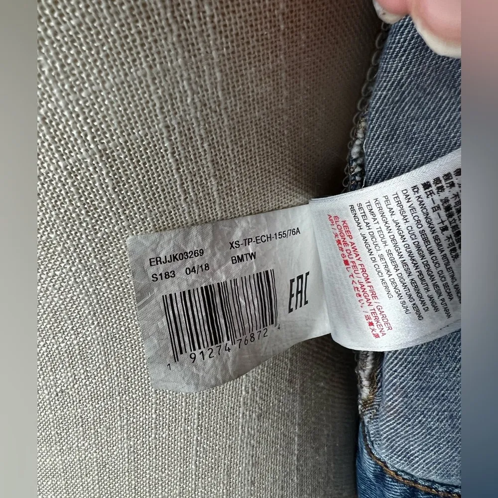 Roxy denim trucker jean jacket size xs - Image 7