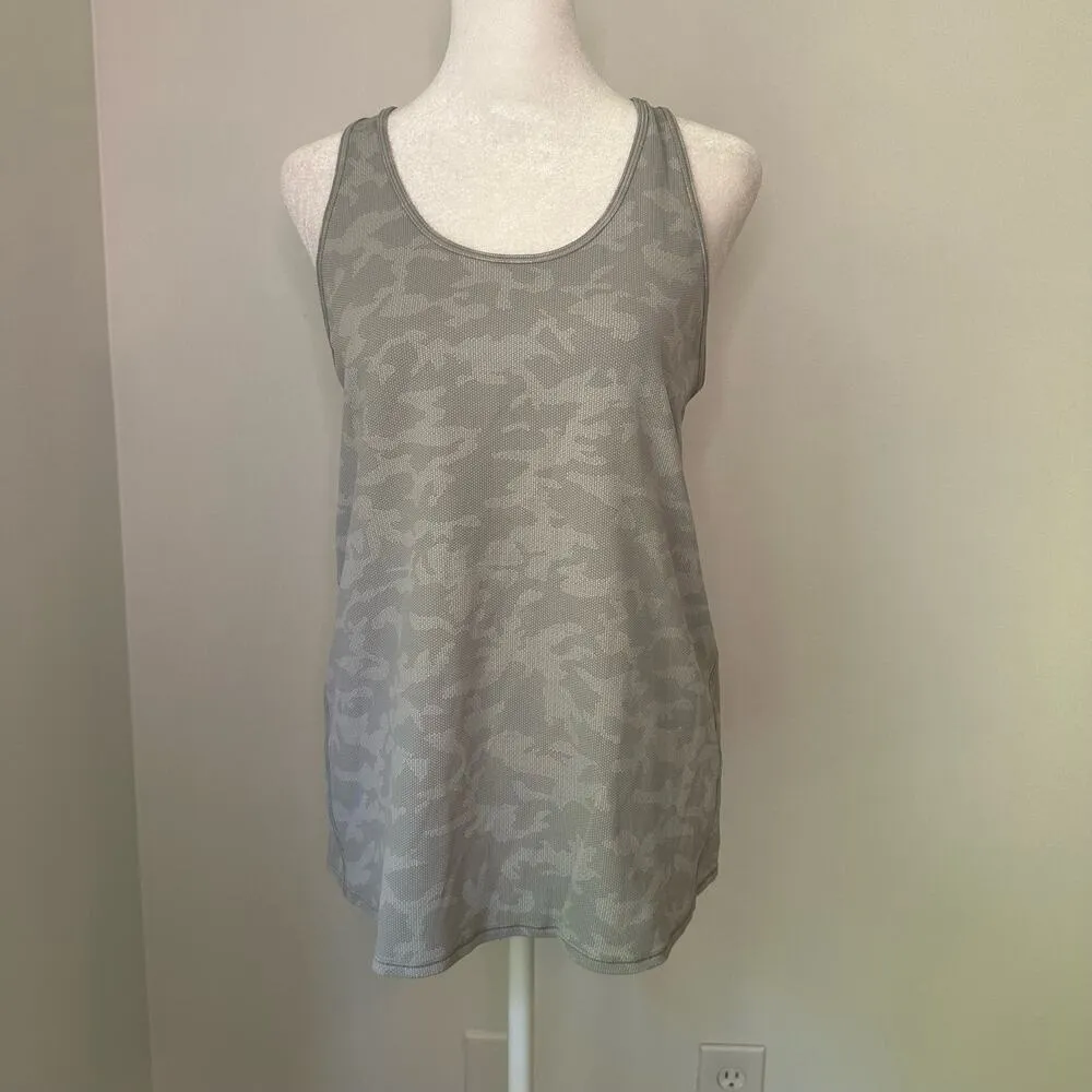 Essential pleated light gray camo print racerback tank top - Image 2