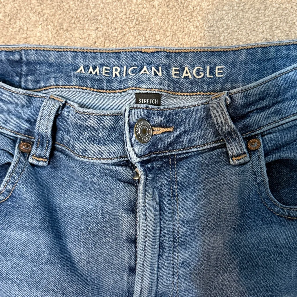 American Eagle Medium Wash High Waisted Mom Jeans Size 10 - Image 4
