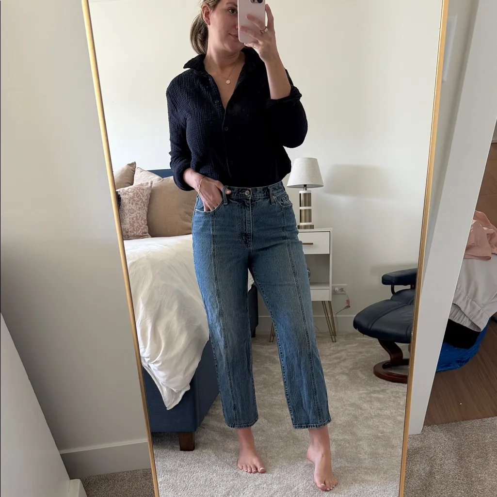 Universal Thread Women's vintage straight leg medium wash Blue Jeans - Image 9