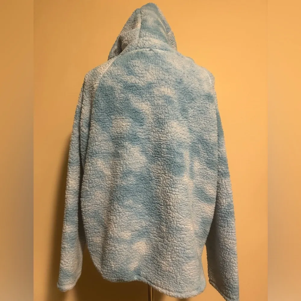 EUC Victoria’s Secret Pink Blue and White Sherpa Pullover Hoodie size medium - Image 3