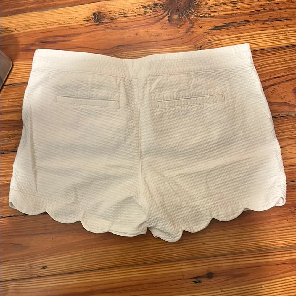 Lilly Pulitzer High Waist White Scalloped Shorts - Image 3