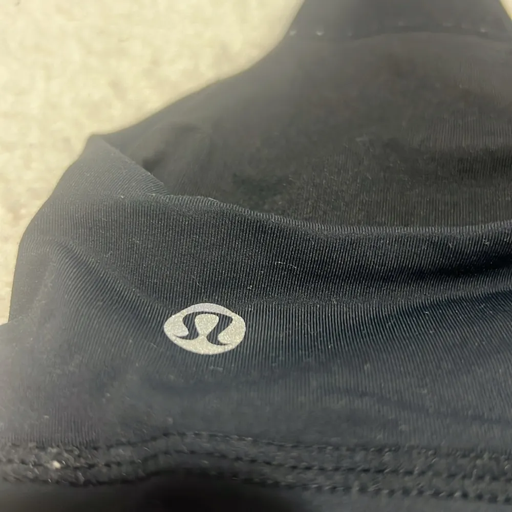 Lululemon black sport bra size 6 - Image 3