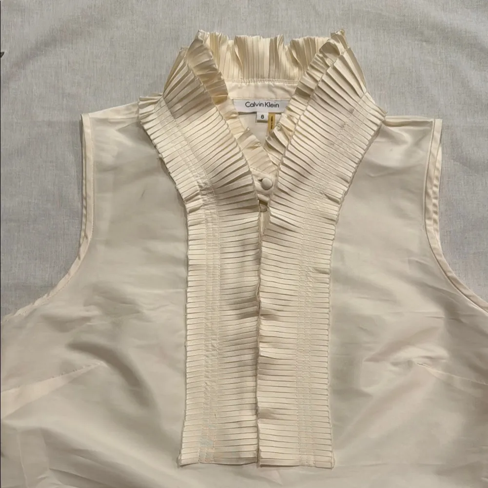 Calvin Klein Off-White/Cream Sleeveless Ruffled Blouse - Image 6