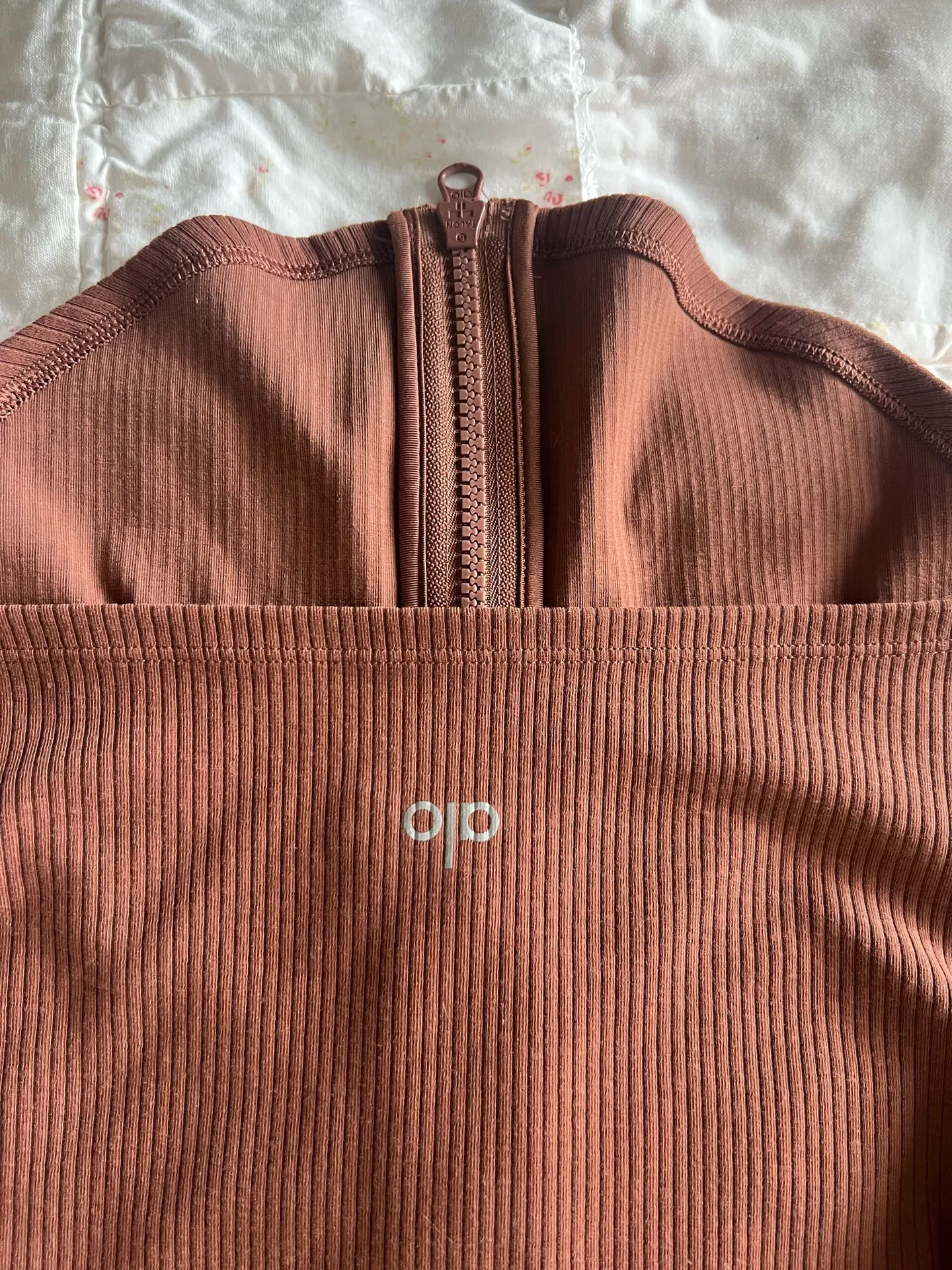 Alo Yoga workout zip-up jacket - Image 2