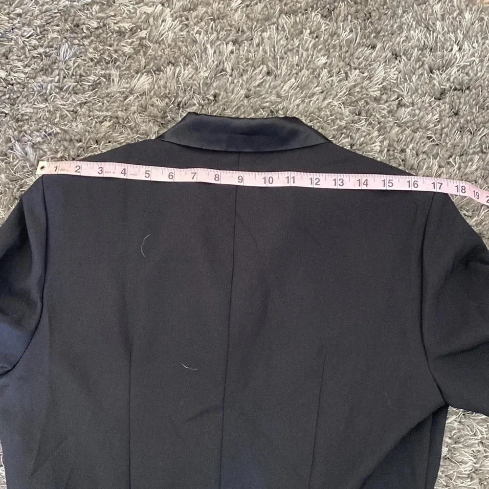 The perfect light weight vintage Tuxedo style women’s  coat size medium black - Image 9