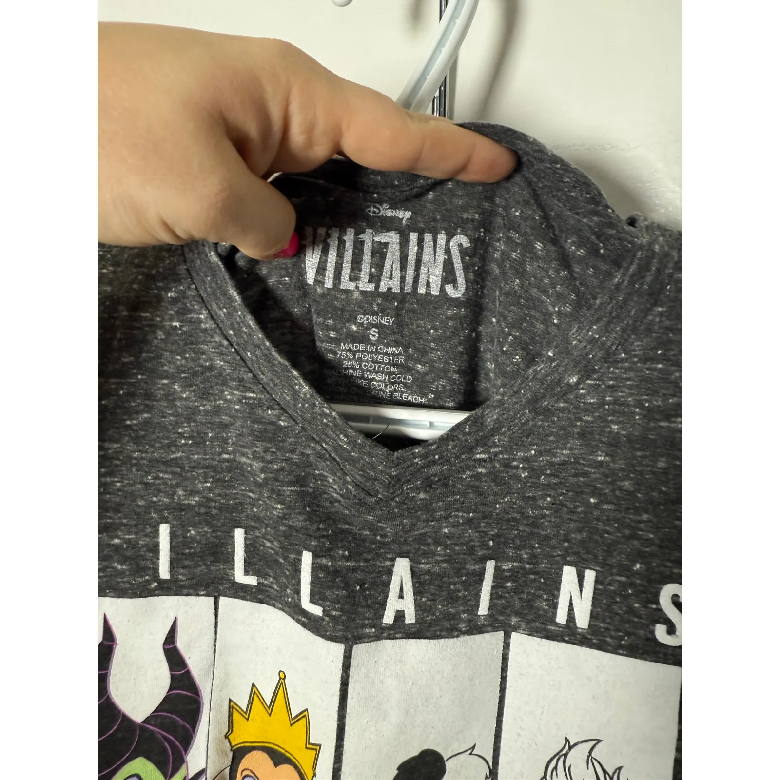 Disney Villains Dark Gray V-neck Graphic T-shirt Small Short Sleeve Boxy - Image 4