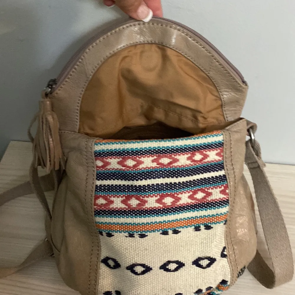 The Sak Deena Tan embroidered design flap crossbody bag - Image 4