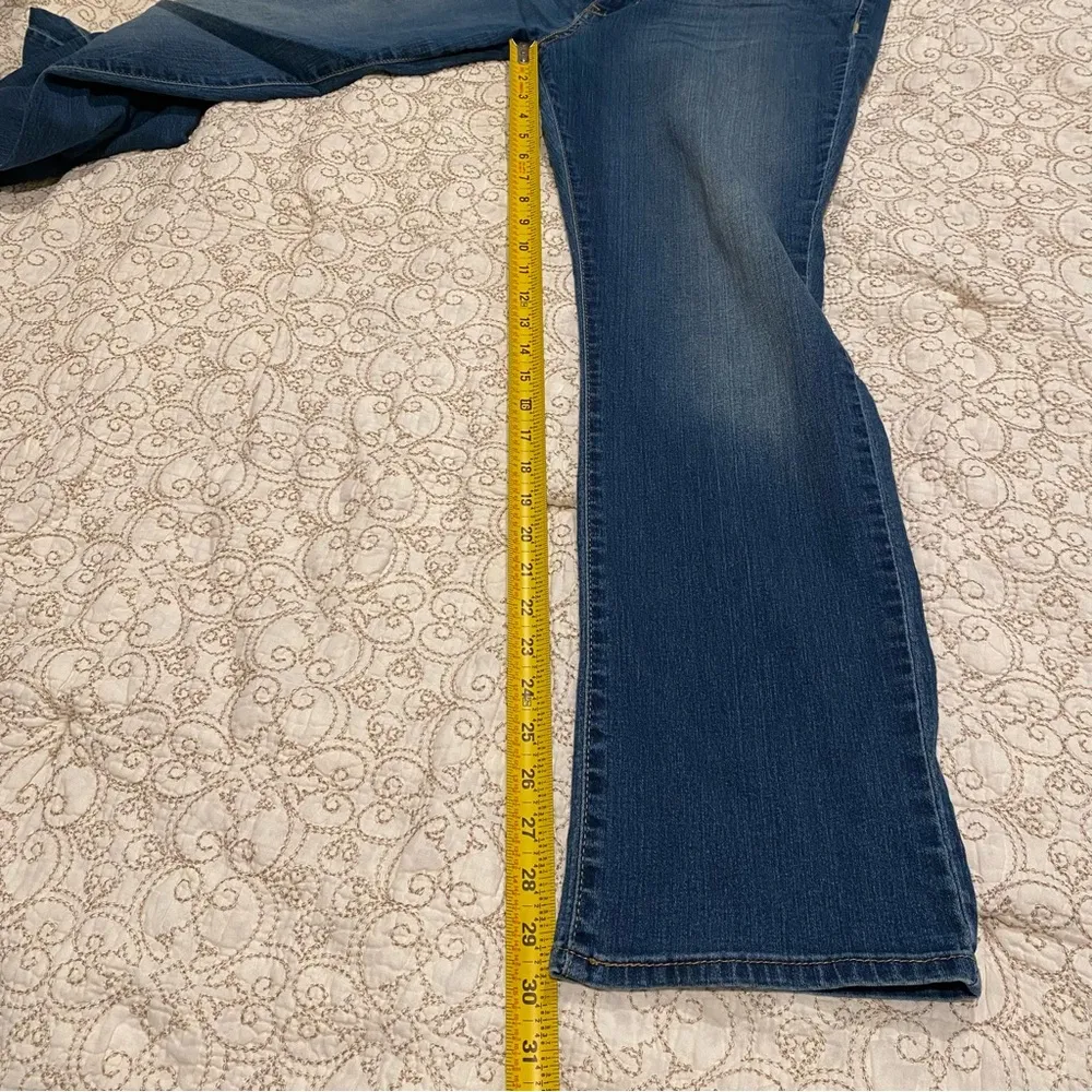 Signature by Levi Strauss Women’s Modern Straight Leg Jeans Size 16 Blue - Image 8