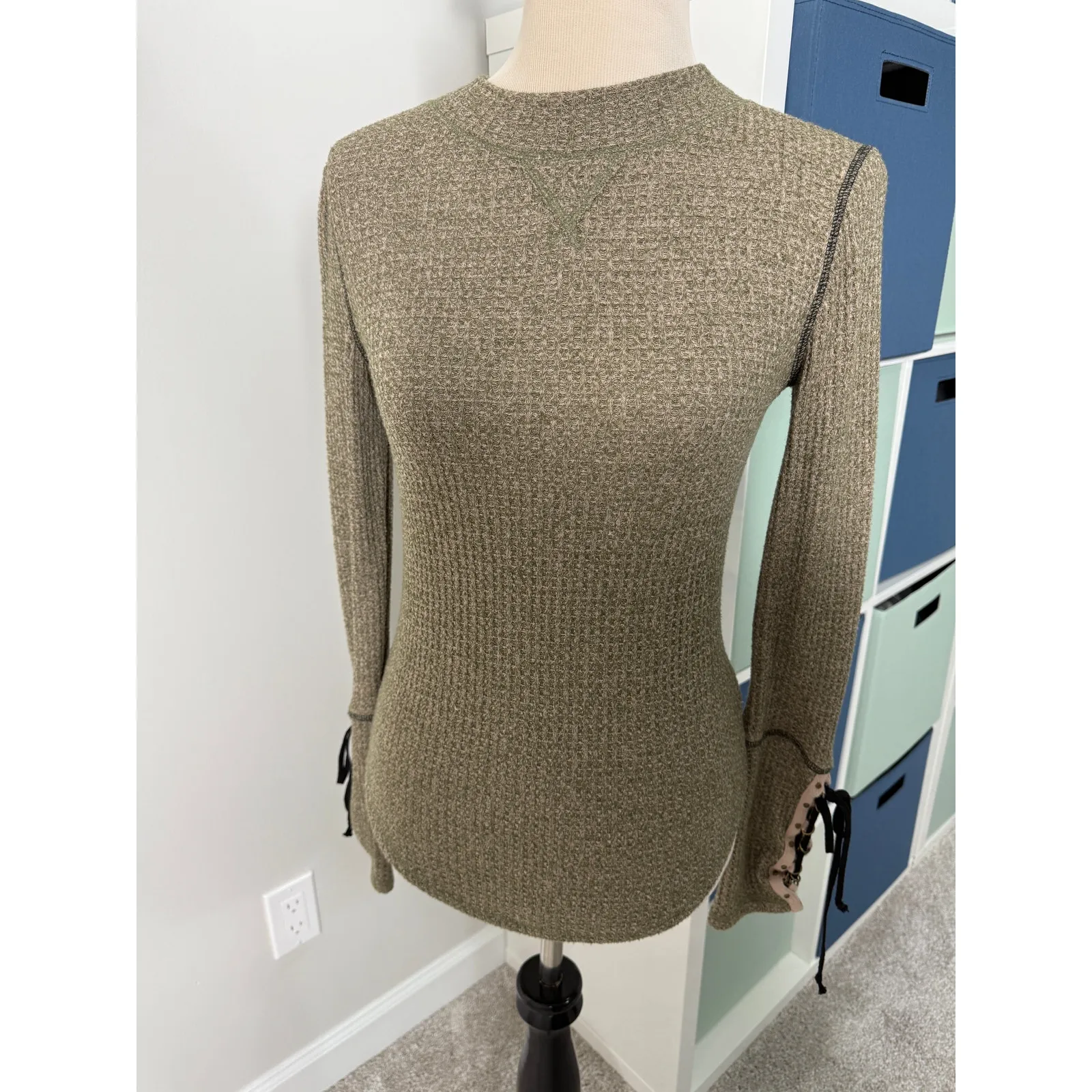 Free People Mountaineer Olive Green Waffle Knit Lace-up Tie Sleeve Thermal Top S - Image 3