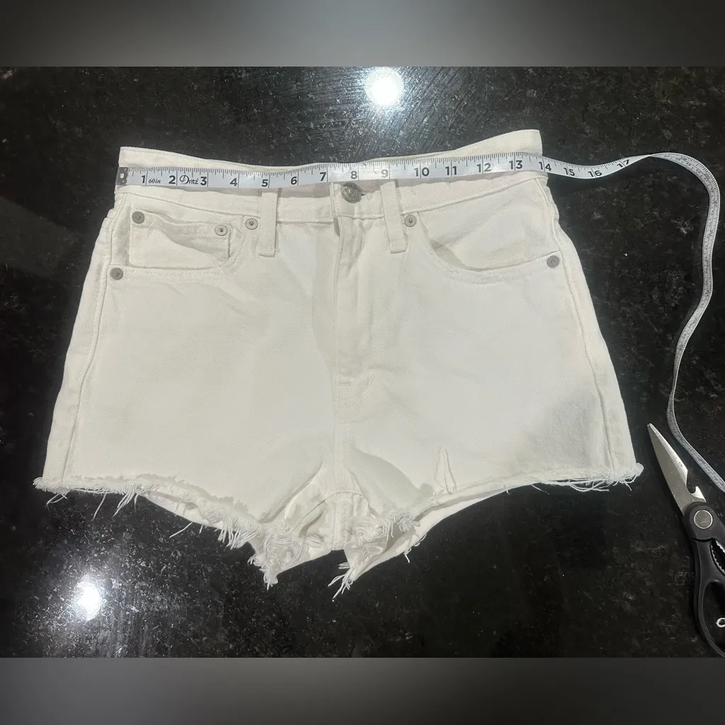 Madewell relaxed Women's White Denim Shorts Sz 14 cut off ragged hem beach - Image 9