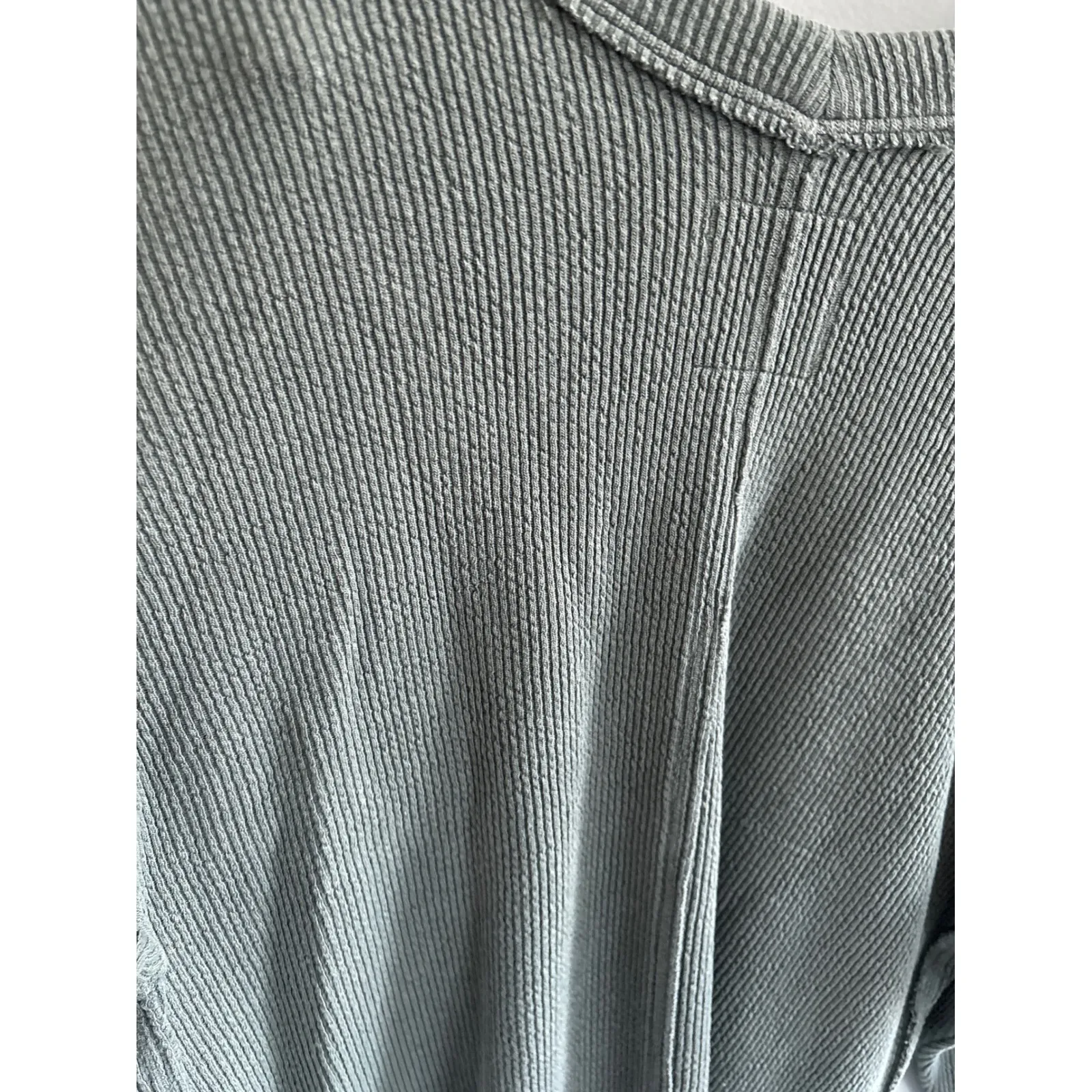 Aerie Wonder Texture V Neck Sweatshirt Size Small‎ - Image 4