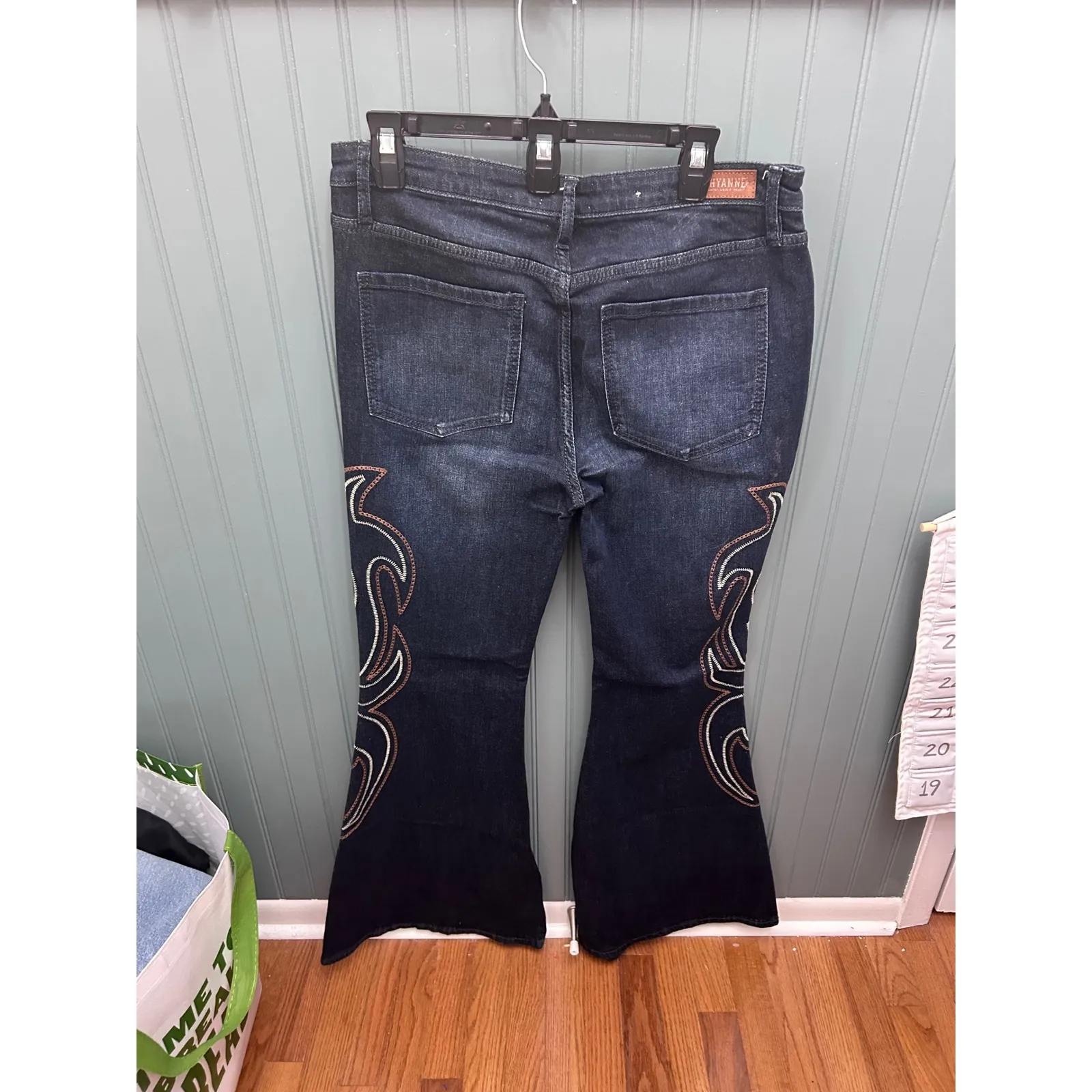 Shyanne Womens Dark Wash Embroidered Flared Jeans Size 34 - Image 3