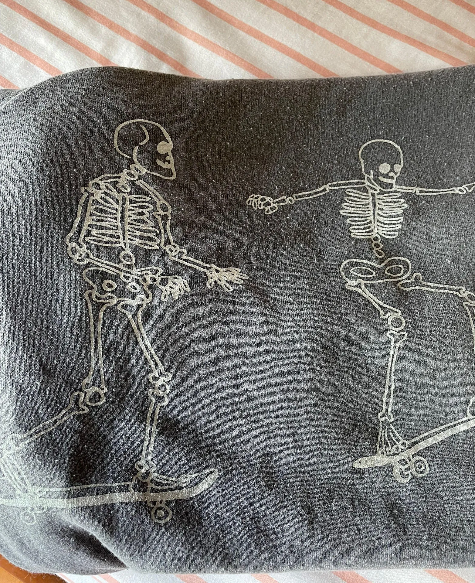 Urban Outfitters Crewneck - Image 5