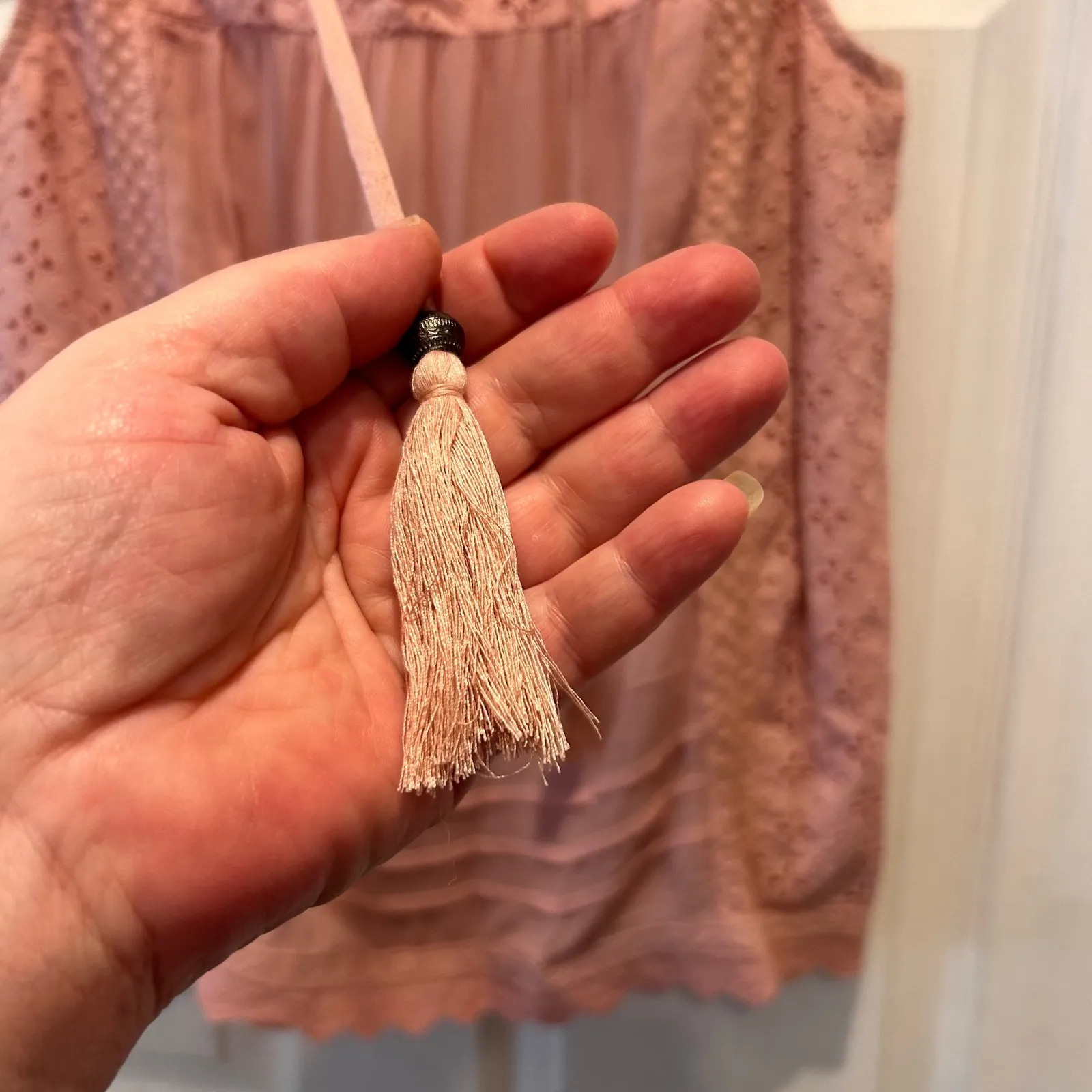 Knox Rose Women's Pink Eyelet Lace Tassel V Neck Sleeveless Top Sz M Cottagecore - Image 3